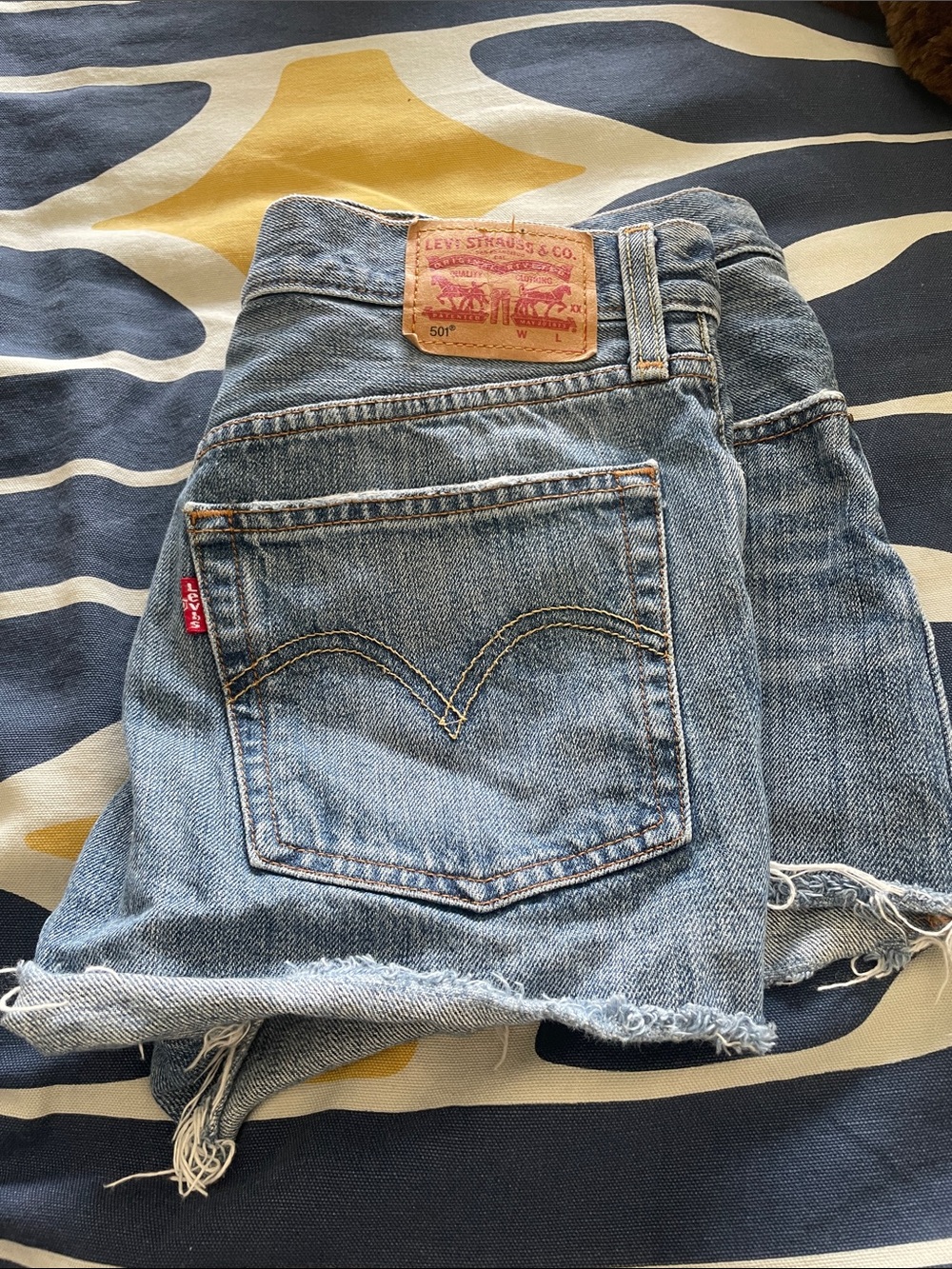 Levi's Light Blue Denim Ankle/Cropped Jeans - Raw Hem
